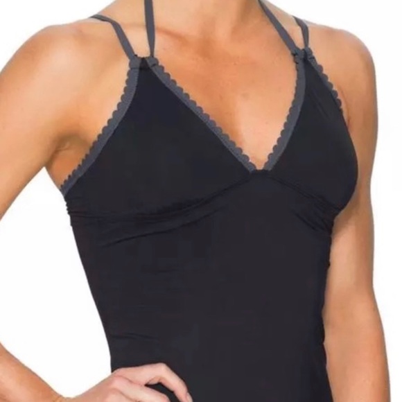 Athleta Other - Athleta Roca Chica scalloped tankini top, Sz M